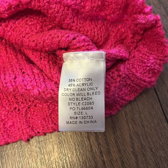 Umgee hot pink sweater with shoulder cut outs size large - Picture 7 of 7